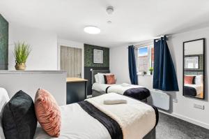 Prestige Stays Cardiff Spacious 2-Bedroom Duplex Apartment near Heath Hospital & Cardiff University Wi-Fi & Lockbox Check-In