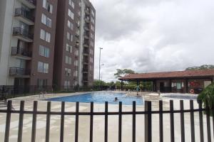 Apartamento en conjunto residencial con piscina