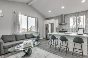 2 Mi to Downtown Escondido Apt with Balconies - 波威