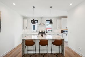 New Modern Townhome with Rooftop Patio townhouse