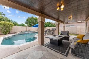 4 Bedroom House with Pool and Home Gym