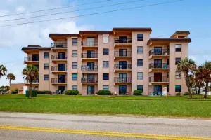 Azure Tides Condo - Ormond-by-the-Sea
