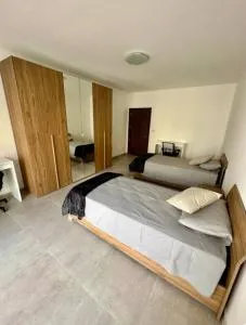 1 Shared room for a female - Msieraħ