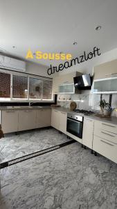 Superbe penthouse avec piscine et barbecue