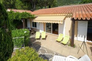 Le Lavandou Pramousquier location uniquement du samedi au samedi en juillet août et septembre Villa Entière Plage Accès Direct et Piscine Collective ouverte du 1er mai au 30 septembre Clim Wifi