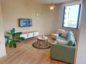 Rita's Sunlit Corner Apt - Near ABC Mall - El Achrafiyeh