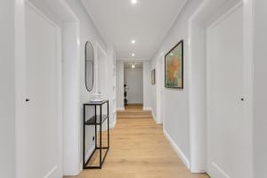 Modern Perfectly Located Apartment