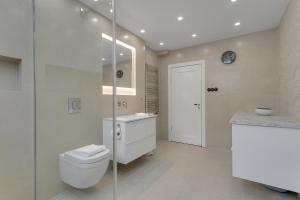 Modern Perfectly Located Apartment