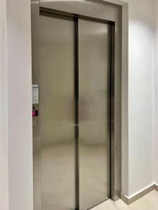 Hermes Studio - In the city just steps to the sea!