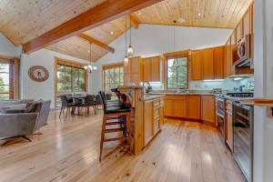 Northstar Hideaway-Private Hot Tub, Shuttle Access