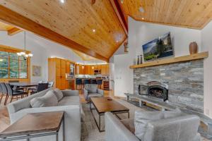 Northstar Hideaway-Private Hot Tub, Shuttle Access