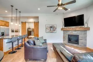 Modern Elk Creek Condo with Hot Tub and Heated Floors - فريزر