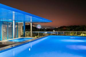 Lux Waterfront at Habour Lights I prime location Pool, Gym & Sauna