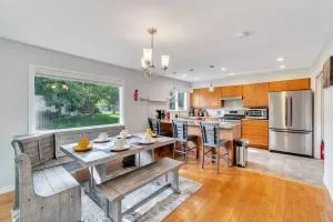 Newer, Spacious & Cozy - Pet and Family Friendly! - 莱克伍德