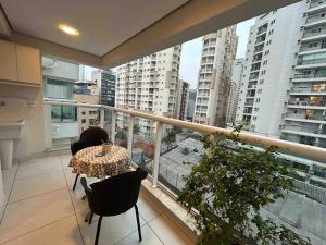 AU48 Encantador Apart com Varanda e Vista Urbana