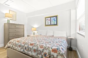 Newly remodeled 8-steps to sand path of Beach!