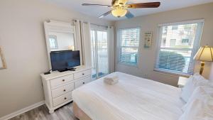 Poolside Villas 101- by Holiday Isle Properties