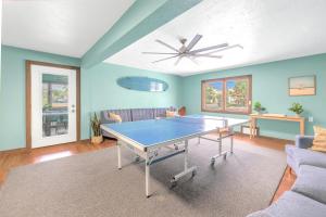 Oceanview Penthouse, in VIllage, 30-steps to Best Beach, Tiki-Bar, Free Bikes and Paddle-boards!