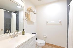 Newly Remodeled Apt! Key-West Victorian with beach access, to Siesta Key Beach!