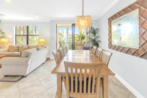 One-of-a-Kind! Pool, Terraces, Ocean-View Rooftop, in Siesta Village at Best Beach!