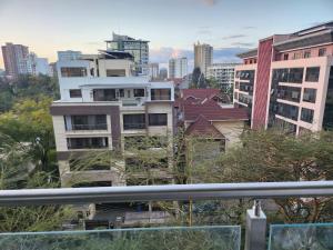 Luxury 2BR Ensuite apartment with Private Balcony and Views