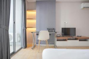 Brand New and Comfy Studio at Daan Mogot City Apartment By Travelio