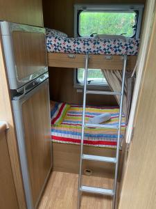 Tentes de luxe Camping-car au Charme de la Foret Circuit des 25 Bosses : photos des chambres