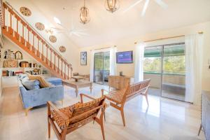 100 percent Private, Tiki-Bar, 250steps to Beach and Village!
