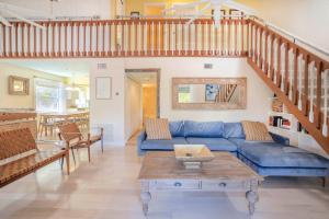 100 percent Private, Tiki-Bar, 250steps to Beach and Village!