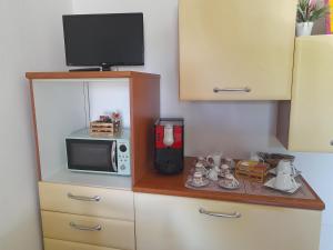 THE HOUSE BY THE RIVER 35