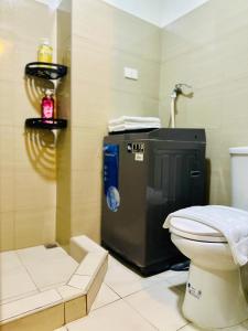 Shore One Bedroom Condo - close to MOA and Ikea with free wifi