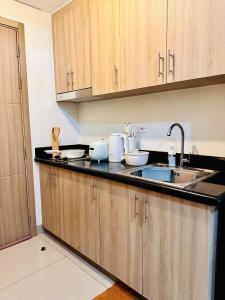Shore One Bedroom Condo - close to MOA and Ikea with free wifi