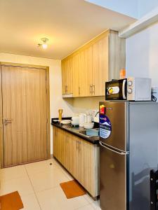 Shore One Bedroom Condo - close to MOA and Ikea with free wifi