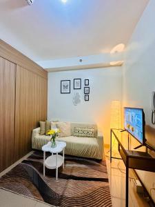 Shore One Bedroom Condo - close to MOA and Ikea with free wifi