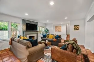 3-Bed 2&half-Bath Pet Friendly Atlanta Buckhead Home - Tucker