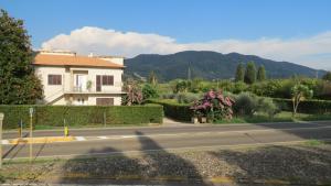 Casa Vacanze “Bouganville” loc Avane Pisa