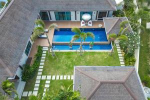 4BR Luxury pool villa with tropical garden nearby Bangtao and Layan beach