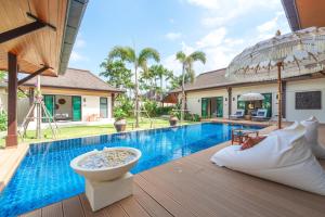 4BR Luxury pool villa with tropical garden nearby Bangtao and Layan beach