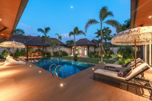 4BR Luxury pool villa with tropical garden nearby Bangtao and Layan beach