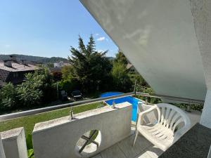 Rooms Adax with huge Garden, Swimming Pool and BBQ