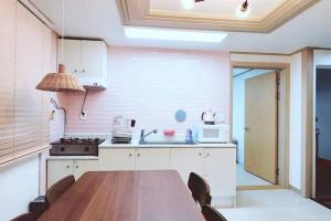 Căn Hộ 3 Phòng Ngủ (Three-Bedroom Apartment)