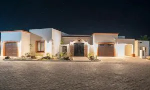 Seaside Hacienda 6 Bedrooms - La Choya