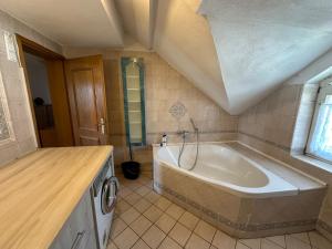 Rooms Adax with huge Garden, Swimming Pool and BBQ