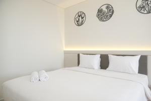New and Minimalist Stay 2BR at Daan Mogot City Apartment By Travelio