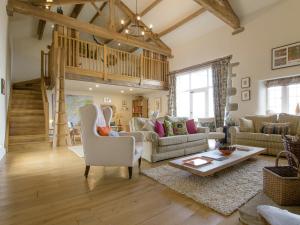 Moor Tops By Birch Stays