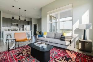 Blueground Lost Plains pool pet area wd ATX-271