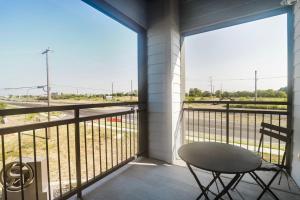 Blueground Lost Plains pool pet area wd ATX-271