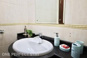 Stunning View 1 Bedroom Apartment Pool & Gym