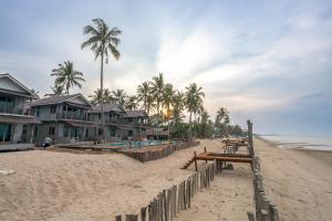 Laemsui Beach แหลมซุย บีช