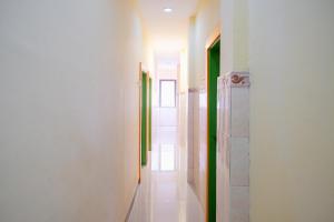 RedDoorz at Hotel Mayang Sari 1